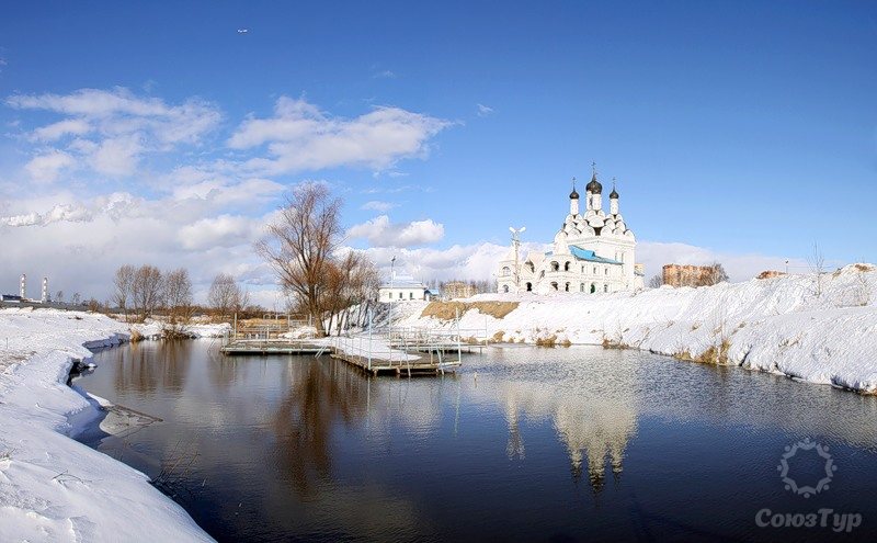 Благовещения пресвятой богородицы в мытищах. Храм Тайнинское Мытищи зима. Церковь Благовещения Пресвятой Богородицы в Тайнинском. Река Сукромка Мытищи храм. Церковь Благовещения Пресвятой Богородицы Мытищи.