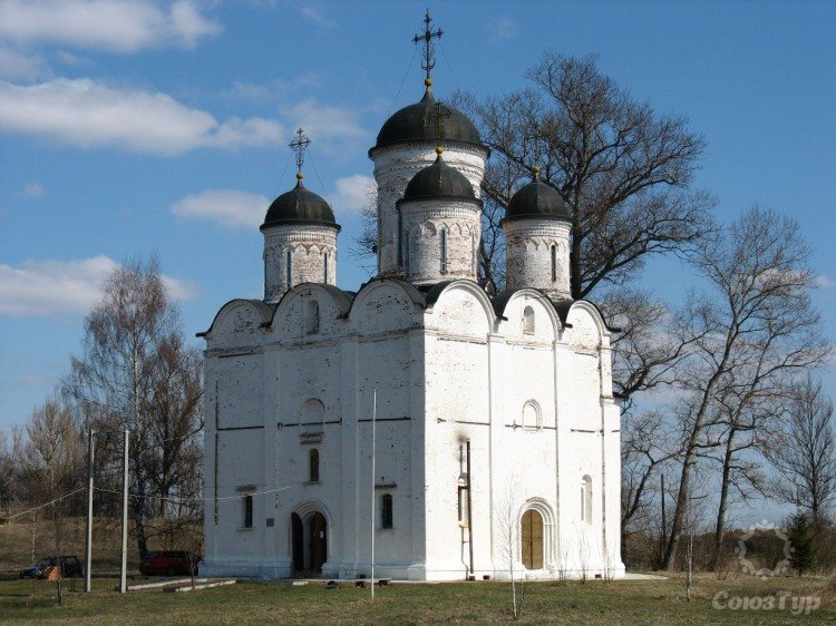 Архангела михаила микулино. Микулино Городище храм Архангела Михаила. Микулино Церковь Михаила Архангела. Микулино Московская область Церковь. Микулино Городище Церковь.